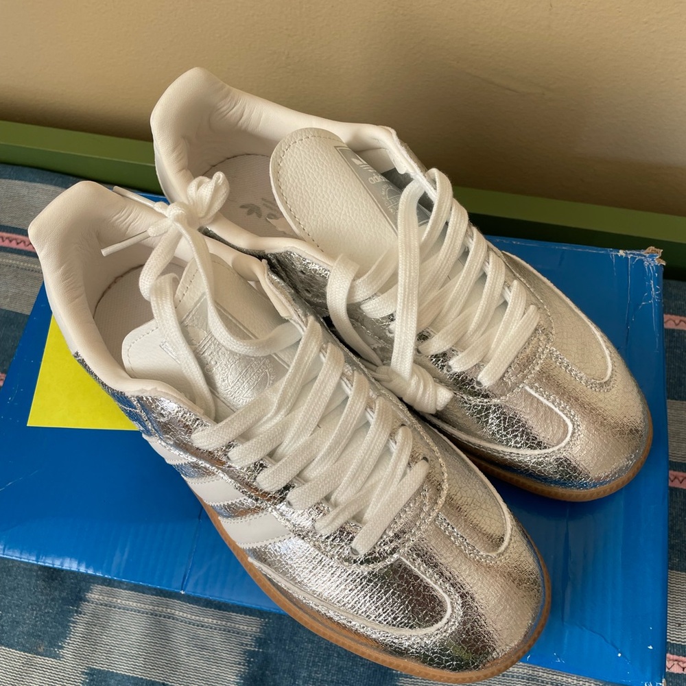 Brand New Adidas Samba – Metallic Silver – Women’s Size 7 (Fits 7.5–8) - Picture 2 of 5
